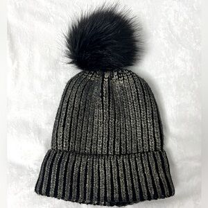 WARM WINTER HAT 🖤💛 black and gold • faux fur lined